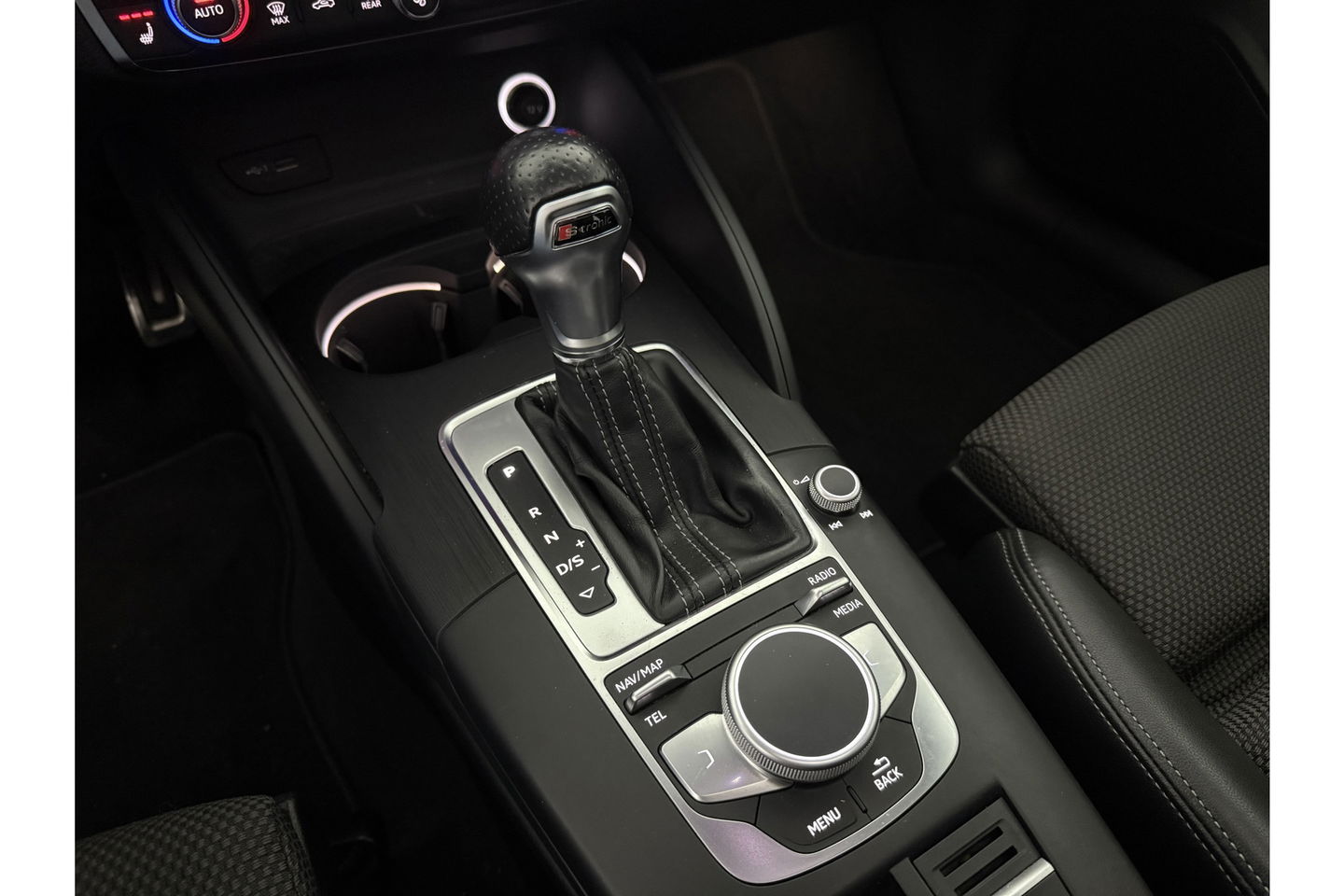 Audi A3 35 TFSI S-Line 150PK Pano LED Carplay Virtual Clima Cruise Navigatie PDC 18''LMV