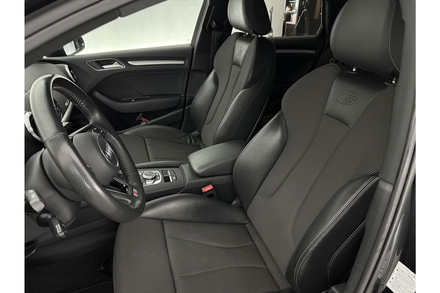 Audi A3 Limousine 30 TFSI S-line Automaat LED Clima Cruise Navigatie Parkeersensoren 18"LMV
