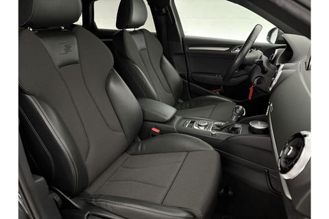 Audi A3 Limousine 30 TFSI S-line Automaat LED Clima Cruise Navigatie Parkeersensoren 18"LMV