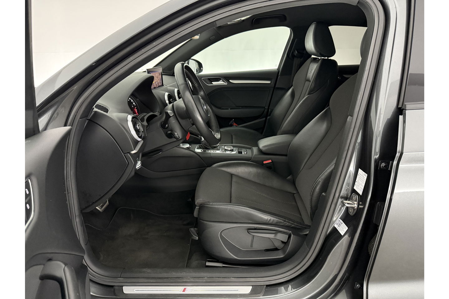 Audi A3 Limousine 30 TFSI S-line Automaat LED Clima Cruise Navigatie Parkeersensoren 18"LMV