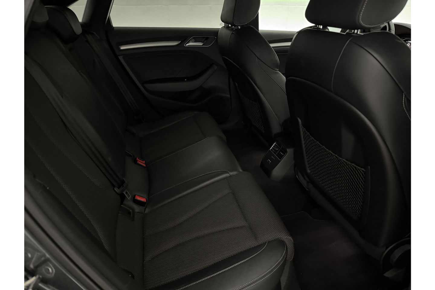 Audi A3 Limousine 30 TFSI S-line Automaat LED Clima Cruise Navigatie Parkeersensoren 18"LMV