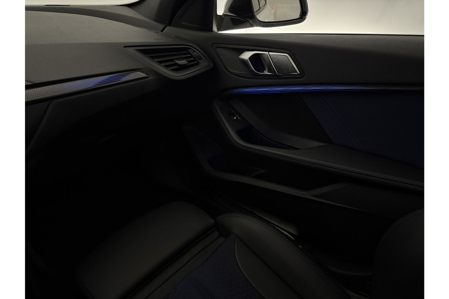 BMW 1-serie 118i M-Sport 141PK Pano Carplay Sfeerverl. Virtual LED Memory Clima Camera Cruise Navi PDC 17"LMV
