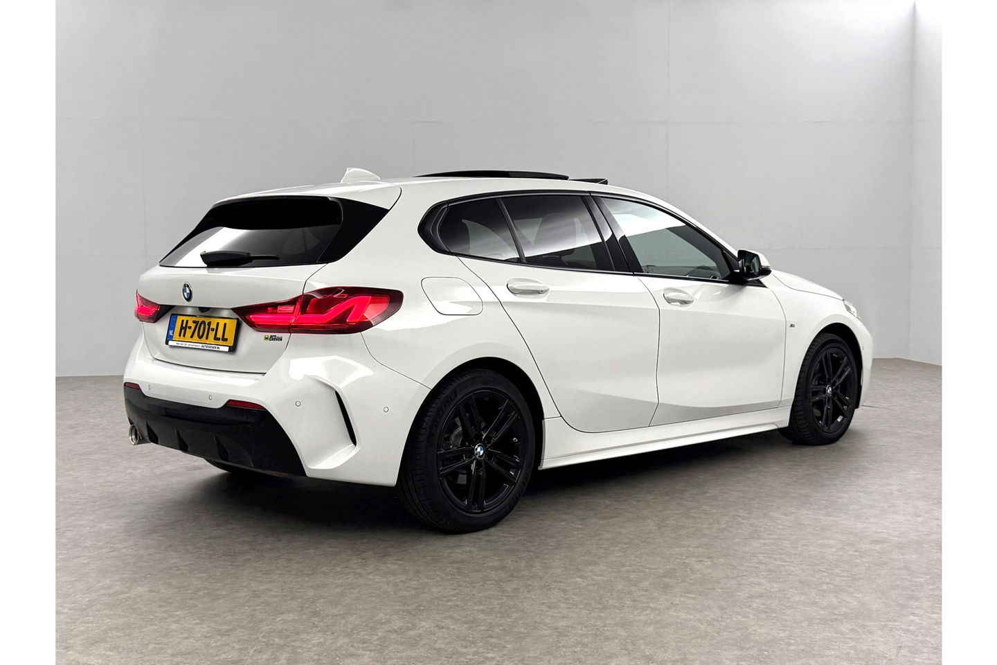 BMW 1-serie 118i M-Sport 141PK Pano Carplay Sfeerverl. Virtual LED Memory Clima Camera Cruise Navi PDC 17"LMV