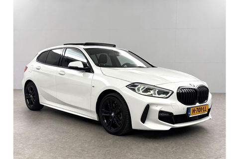 BMW 1-serie 118i M-Sport 141PK Pano Carplay Sfeerverl. Virtual LED Memory Clima Camera Cruise Navi PDC 17"LMV