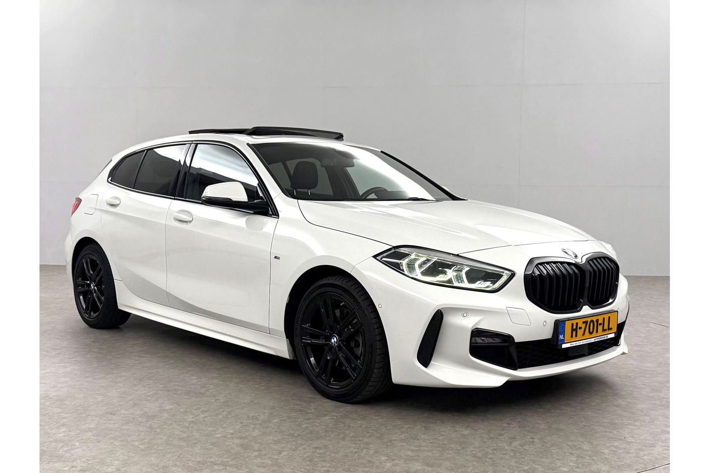 BMW 1-serie 118i M-Sport 141PK Pano Carplay Sfeerverl. Virtual LED Memory Clima Camera Cruise Navi PDC 17"LMV