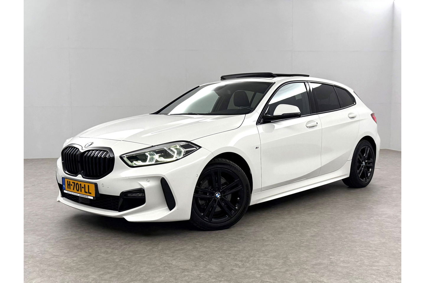 BMW 1-serie 118i M-Sport 141PK Pano Carplay Sfeerverl. Virtual LED Memory Clima Camera Cruise Navi PDC 17"LMV