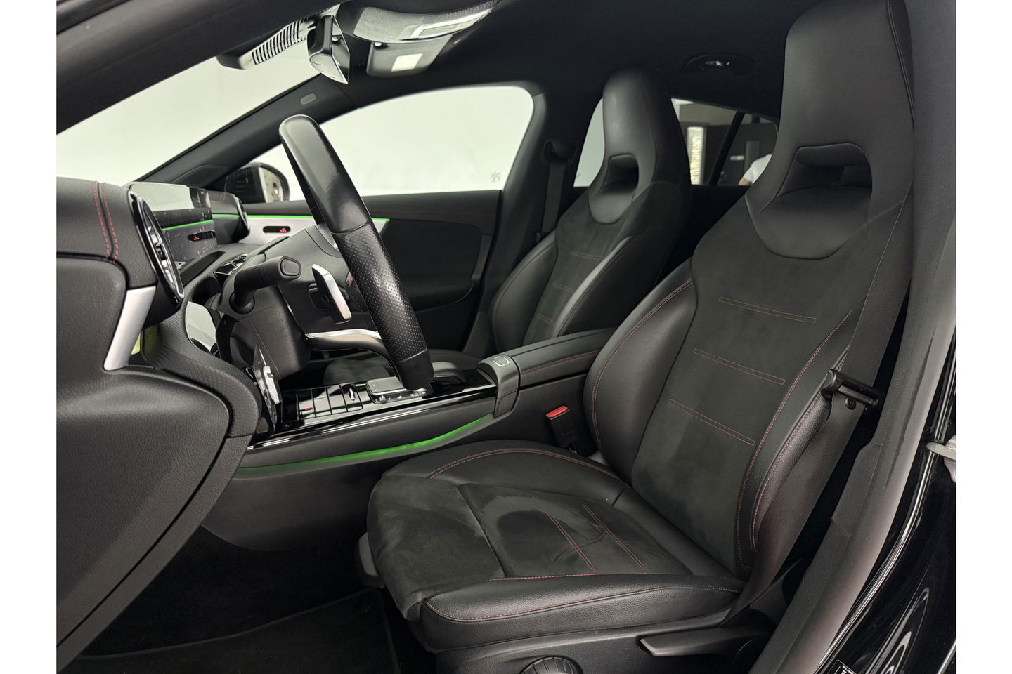 Mercedes-Benz CLA-Klasse 250 e AMG 235PK Hybride Sfeerverl. LED Virtual Trekhaak Camera Cruise Navi 18"LMV PDC