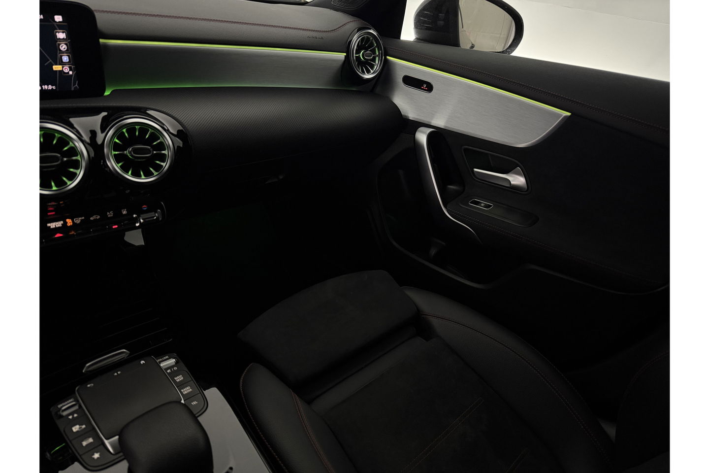Mercedes-Benz CLA-Klasse 250 e AMG 235PK Hybride Sfeerverl. LED Virtual Trekhaak Camera Cruise Navi 18"LMV PDC