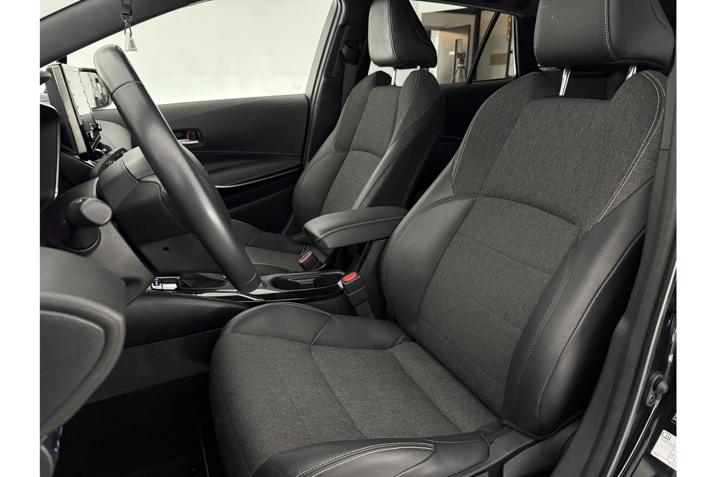 Toyota Corolla 1.8 Hybrid 148PK Camera Clima Cruise LED Virtual Navigatie 17"LMV