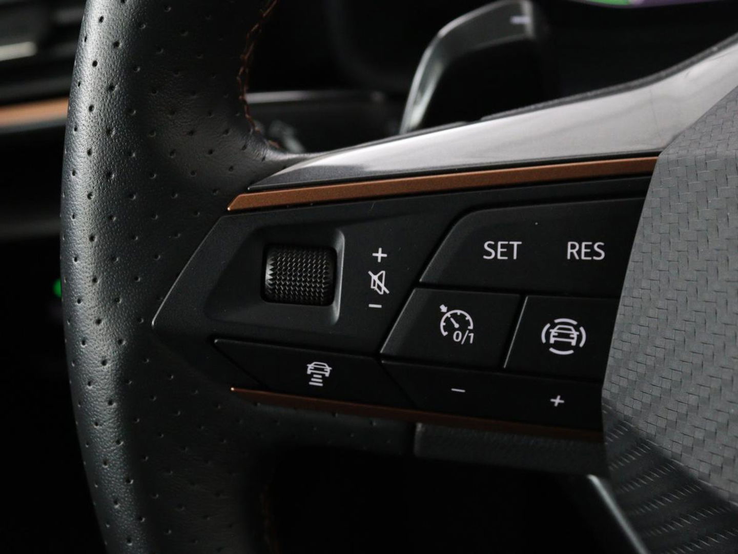CUPRA Formentor 1.4 e-Hybrid | Leder | Stoel & stuurverwarming | Adaptive cruise | Memory | Full LED | Keyless | Sfeerverlichting | Bluetooth