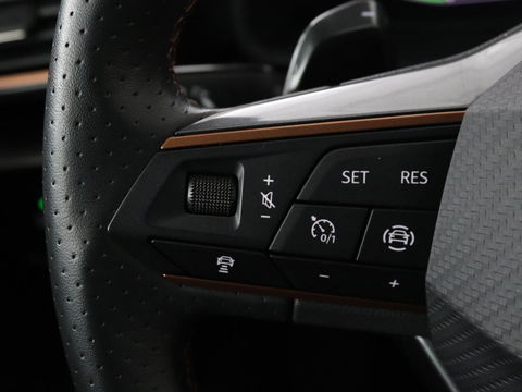 CUPRA Formentor 1.4 e-Hybrid | Leder | Stoel & stuurverwarming | Adaptive cruise | Memory | Full LED | Keyless | Sfeerverlichting | Bluetooth