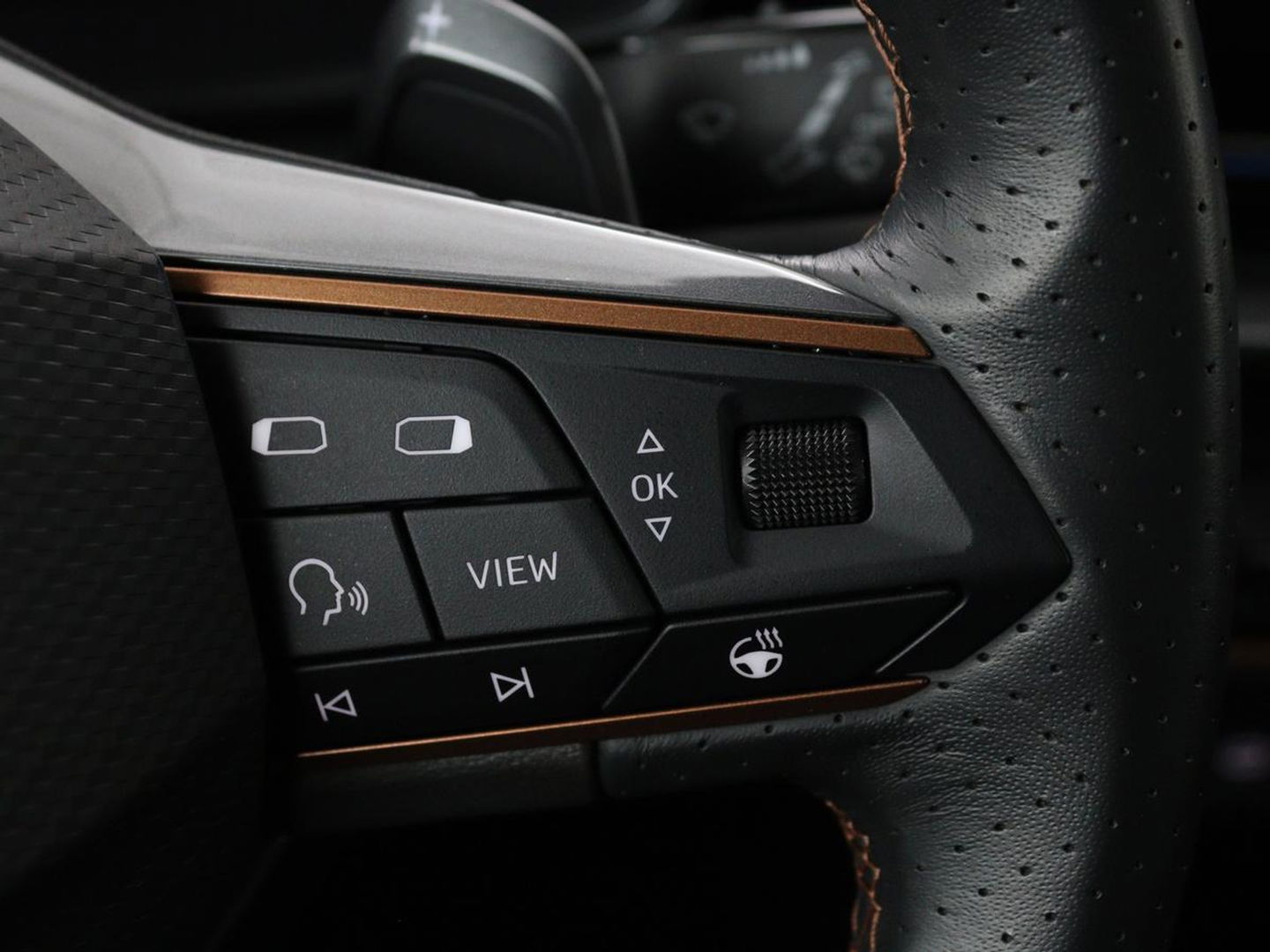 CUPRA Formentor 1.4 e-Hybrid | Leder | Stoel & stuurverwarming | Adaptive cruise | Memory | Full LED | Keyless | Sfeerverlichting | Bluetooth