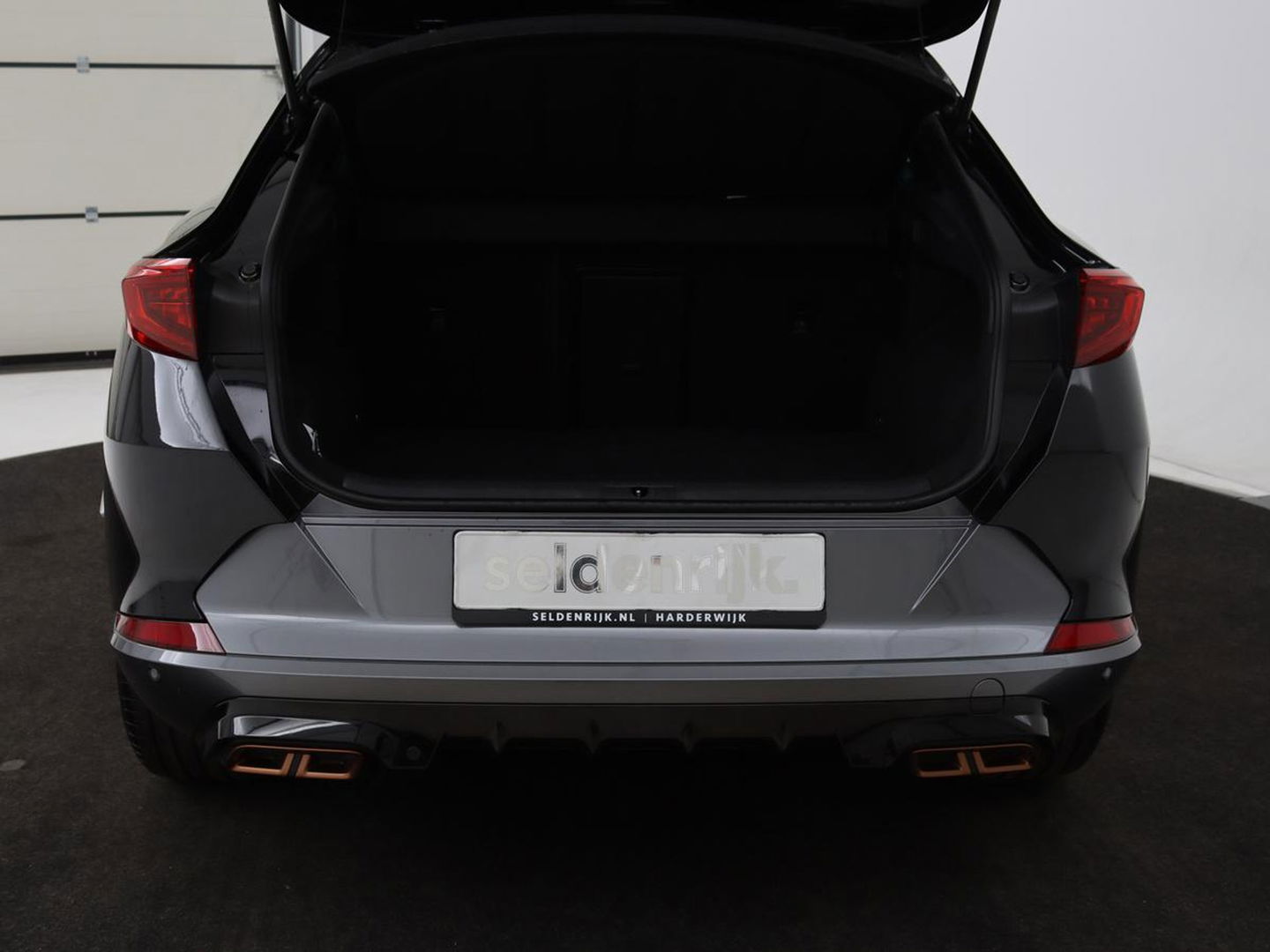 CUPRA Formentor 1.4 e-Hybrid | Leder | Stoel & stuurverwarming | Adaptive cruise | Memory | Full LED | Keyless | Sfeerverlichting | Bluetooth
