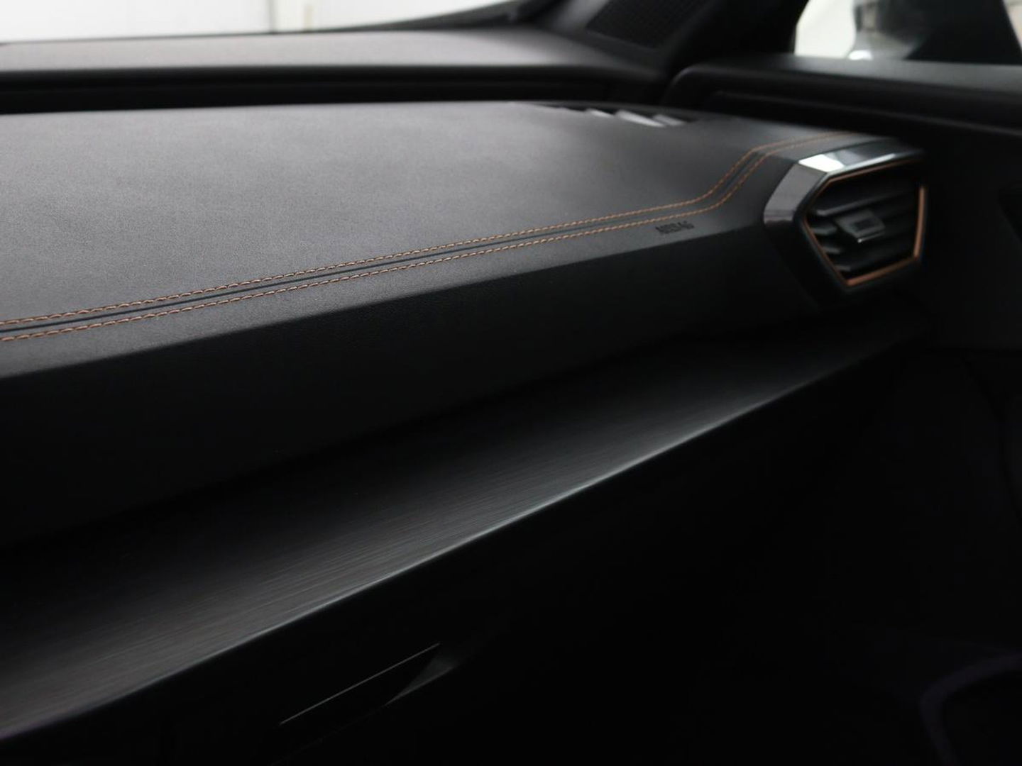 CUPRA Formentor 1.4 e-Hybrid | Leder | Stoel & stuurverwarming | Adaptive cruise | Memory | Full LED | Keyless | Sfeerverlichting | Bluetooth