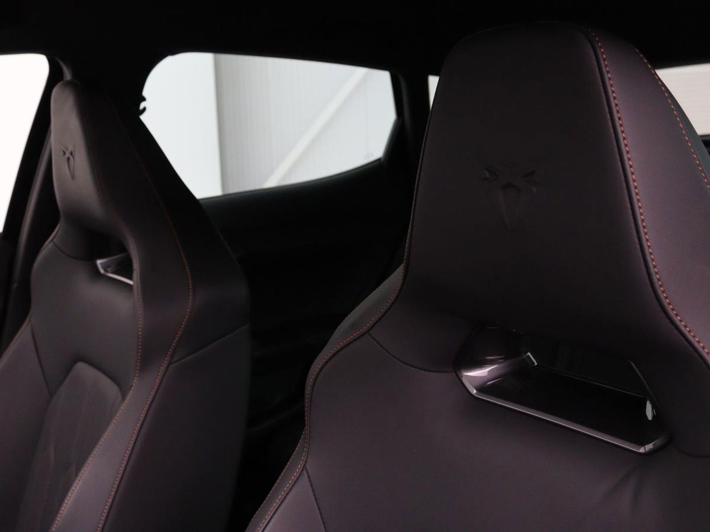 CUPRA Formentor 1.4 e-Hybrid | Leder | Stoel & stuurverwarming | Adaptive cruise | Memory | Full LED | Keyless | Sfeerverlichting | Bluetooth
