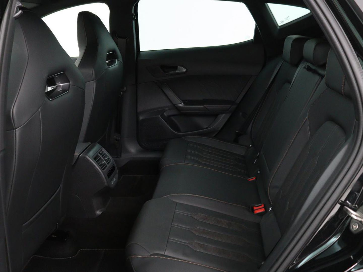 CUPRA Formentor 1.4 e-Hybrid | Leder | Stoel & stuurverwarming | Adaptive cruise | Memory | Full LED | Keyless | Sfeerverlichting | Bluetooth