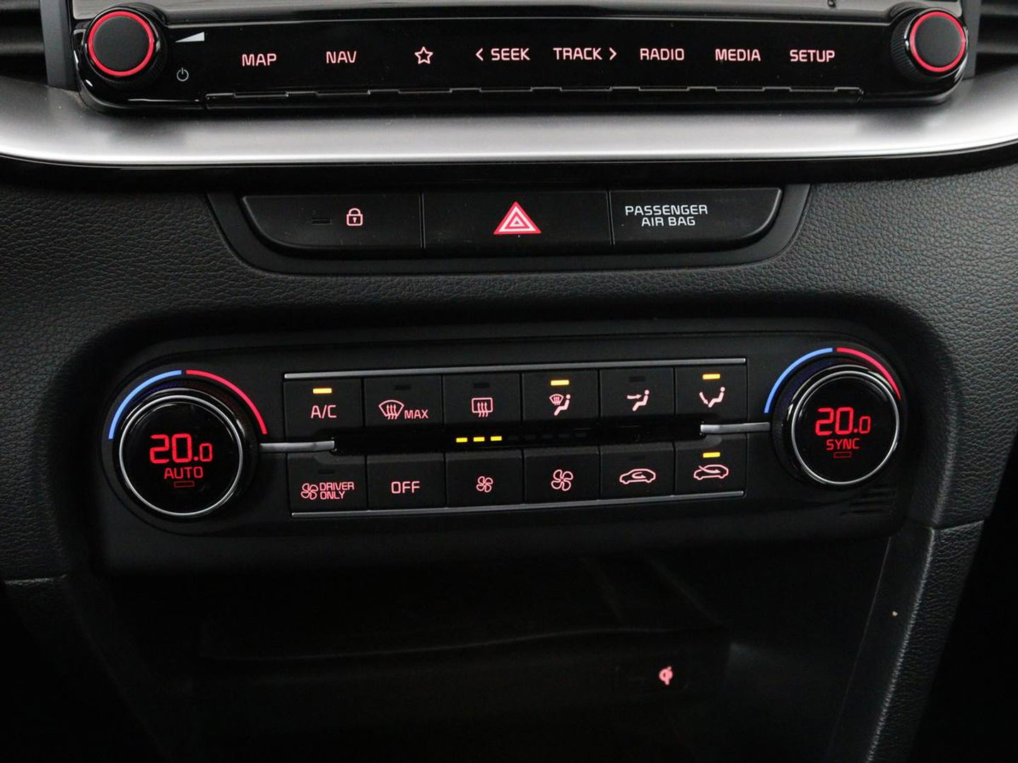 Kia Xceed 1.6 GDI PHEV | Carplay | Navigatie | Half leder | Climate control | Keyless | Full LED | Cruise control | Bluetooth