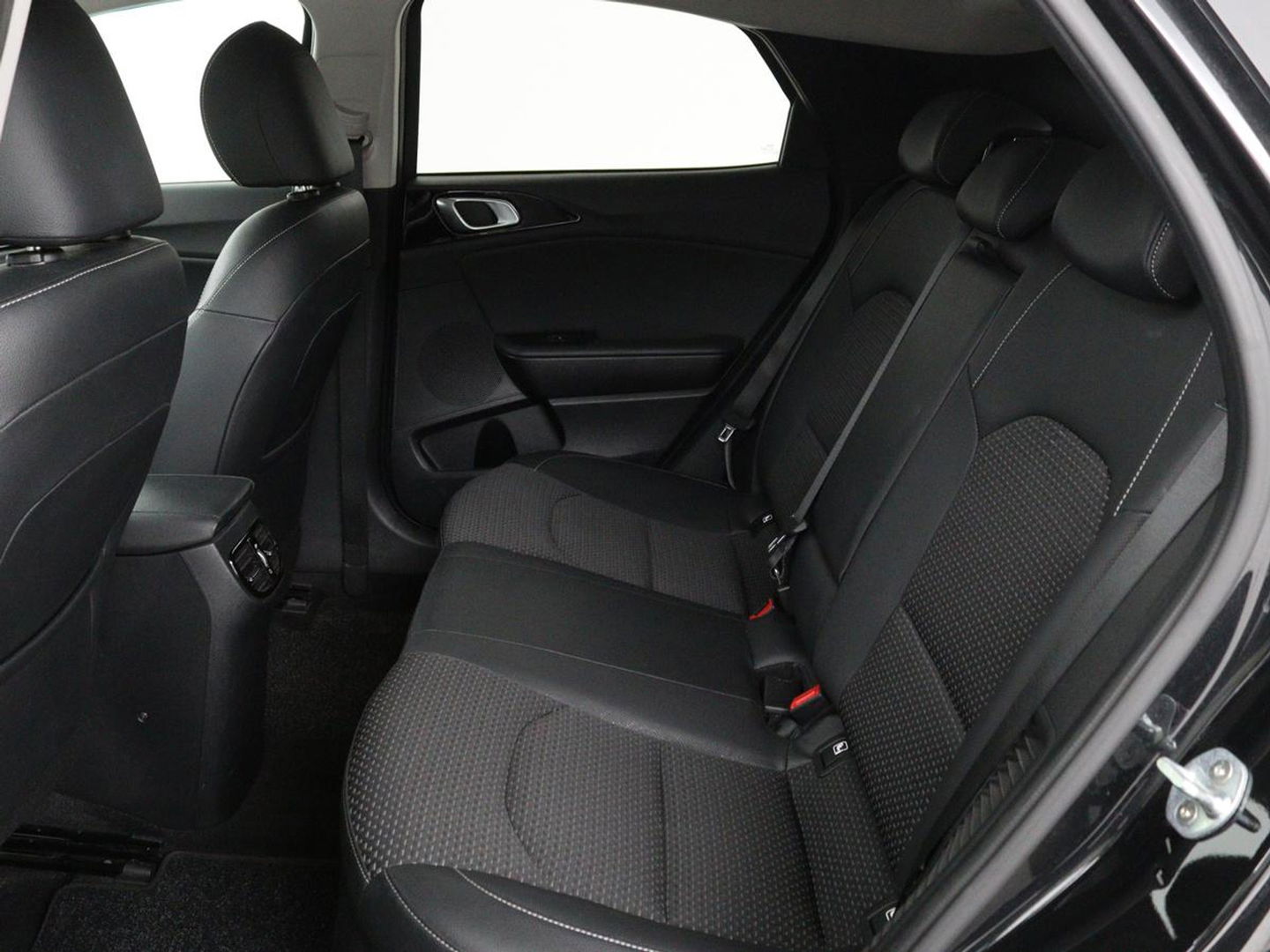 Kia Xceed 1.6 GDI PHEV | Carplay | Navigatie | Half leder | Climate control | Keyless | Full LED | Cruise control | Bluetooth