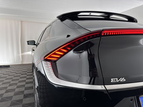 Kia Ev6 Plus 77.4 kWh [ 3-Fase ] (INCL-BTW) *HEAT-PUMP | LUXURY-LEATHER | ADAPT-CRUISE | WIDE-SCREEN-DIGI-COCKPIT | MERIDIAN-AUDIO | MEMORY-PACK | FULL-LED | KEYLESS | CAMERA | DAB | BLIND-SPOT | NAVI-FULLMAP | ...