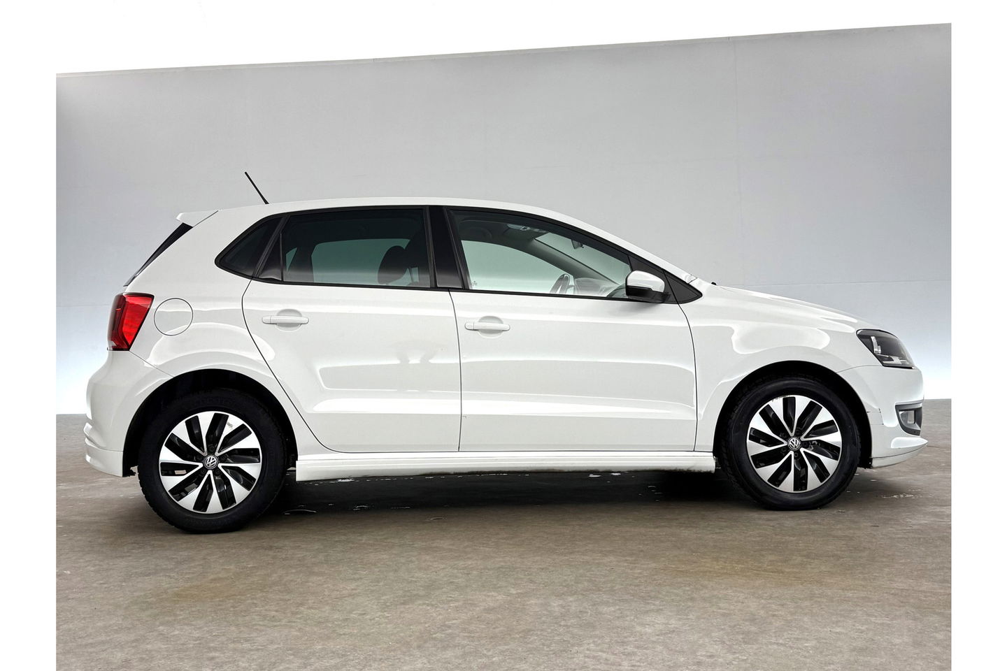 Volkswagen Polo 1.4 TDI Airco Cruise Navigatie Bluetooth Elektrpakket 15"LMV