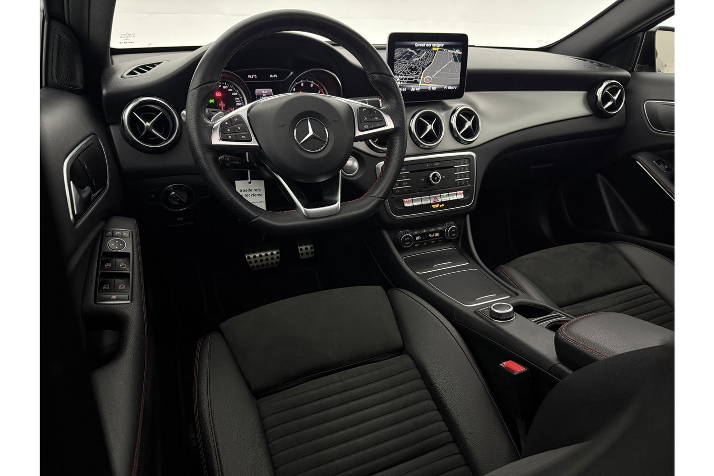 Mercedes-Benz GLA 180 AMG Night Upgrade Pano LED Camera Carplay Clima Cruise Navigatie PDC 19''LMV