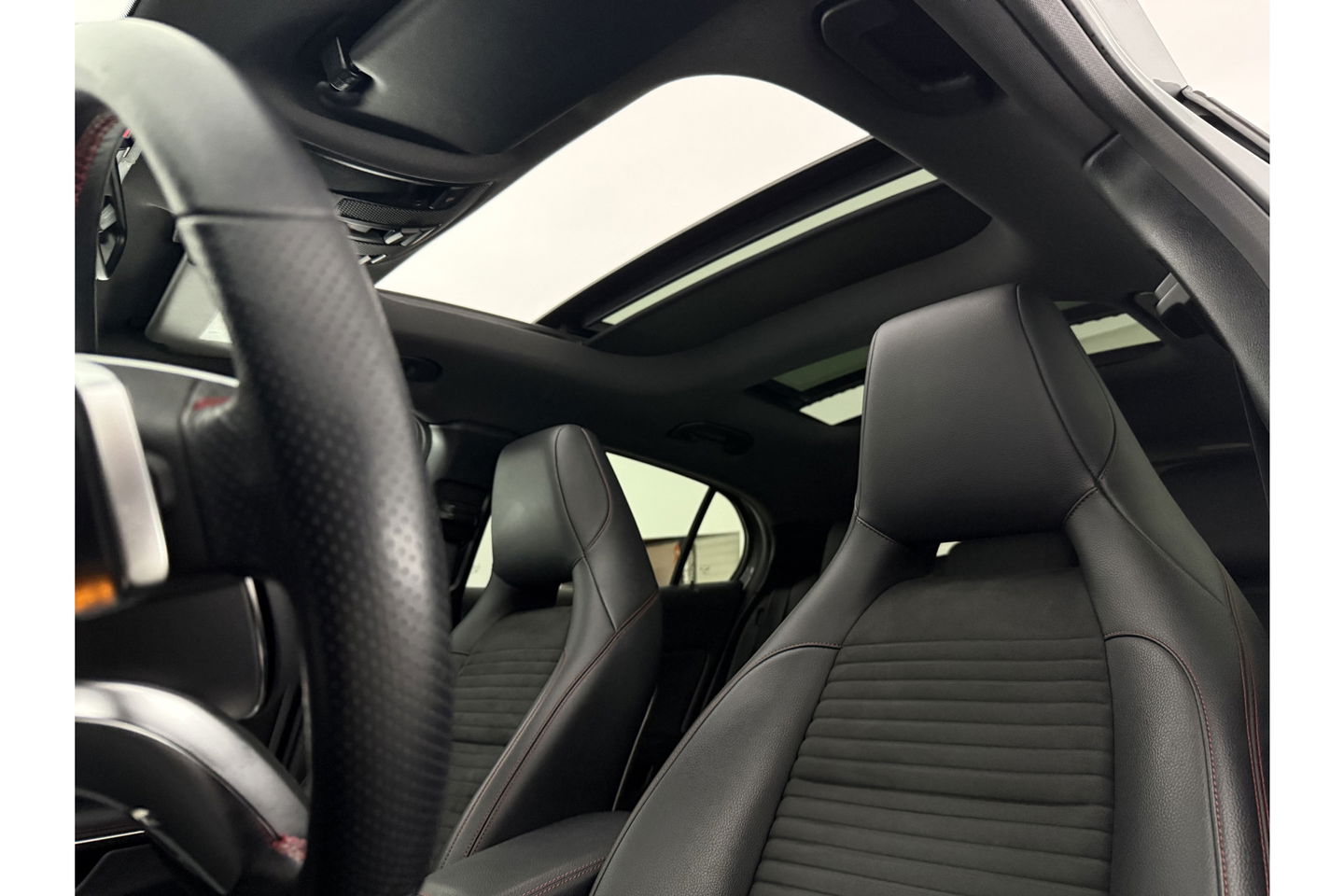 Mercedes-Benz GLA 180 AMG Night Upgrade Pano LED Camera Carplay Clima Cruise Navigatie PDC 19''LMV