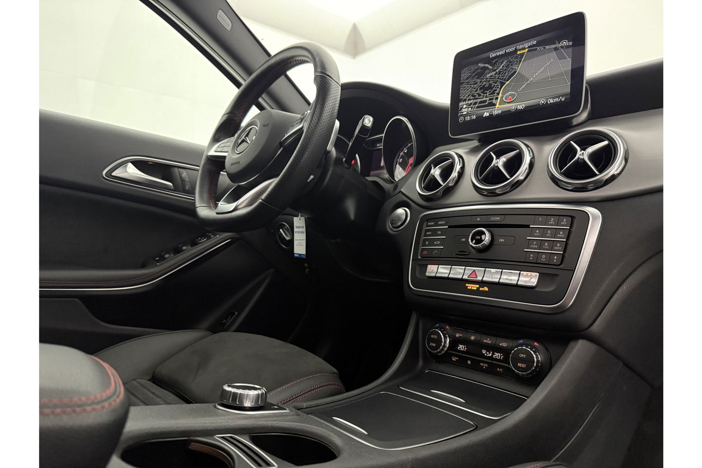 Mercedes-Benz GLA 180 AMG Night Upgrade Pano LED Camera Carplay Clima Cruise Navigatie PDC 19''LMV