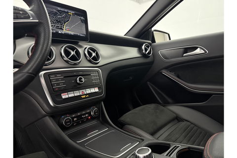 Mercedes-Benz GLA 180 AMG Night Upgrade Pano LED Camera Carplay Clima Cruise Navigatie PDC 19''LMV
