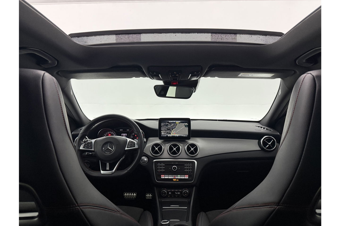 Mercedes-Benz GLA 180 AMG Night Upgrade Pano LED Camera Carplay Clima Cruise Navigatie PDC 19''LMV
