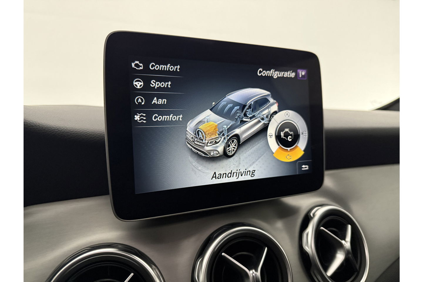 Mercedes-Benz GLA 180 AMG Night Upgrade Pano LED Camera Carplay Clima Cruise Navigatie PDC 19''LMV