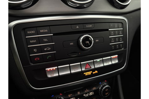 Mercedes-Benz GLA 180 AMG Night Upgrade Pano LED Camera Carplay Clima Cruise Navigatie PDC 19''LMV