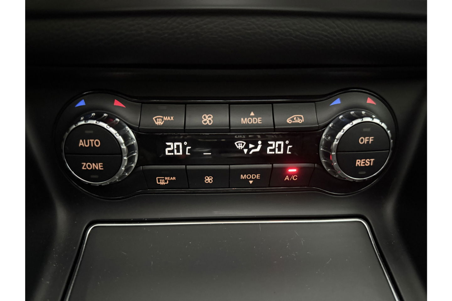 Mercedes-Benz GLA 180 AMG Night Upgrade Pano LED Camera Carplay Clima Cruise Navigatie PDC 19''LMV