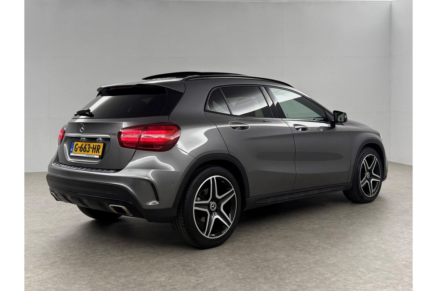 Mercedes-Benz GLA 180 AMG Night Upgrade Pano LED Camera Carplay Clima Cruise Navigatie PDC 19''LMV
