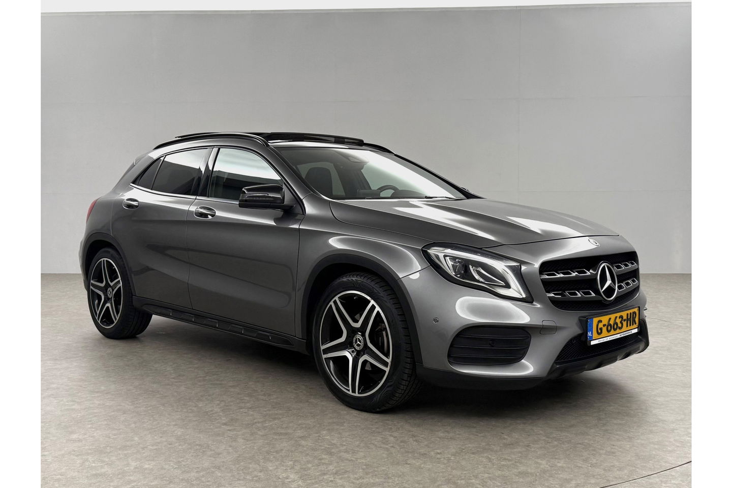 Mercedes-Benz GLA 180 AMG Night Upgrade Pano LED Camera Carplay Clima Cruise Navigatie PDC 19''LMV