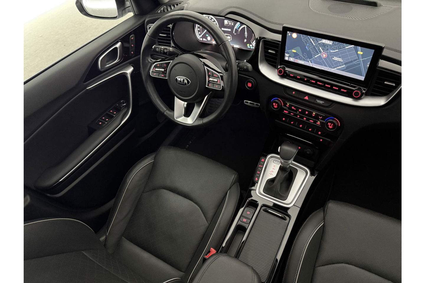 Kia Xceed 1.6 GDi PHEV ExecutiveLine 165PK Parelmoer Pano Carplay Camera LED Virtual Memory-Seats Leder 18"LMV Clima Navi PDC Stoel/Stuurverwarming