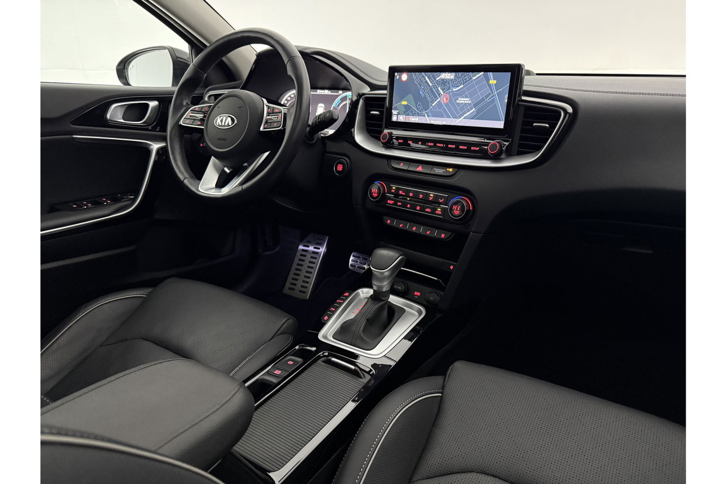 Kia Xceed 1.6 GDi PHEV ExecutiveLine 165PK Parelmoer Pano Carplay Camera LED Virtual Memory-Seats Leder 18"LMV Clima Navi PDC Stoel/Stuurverwarming