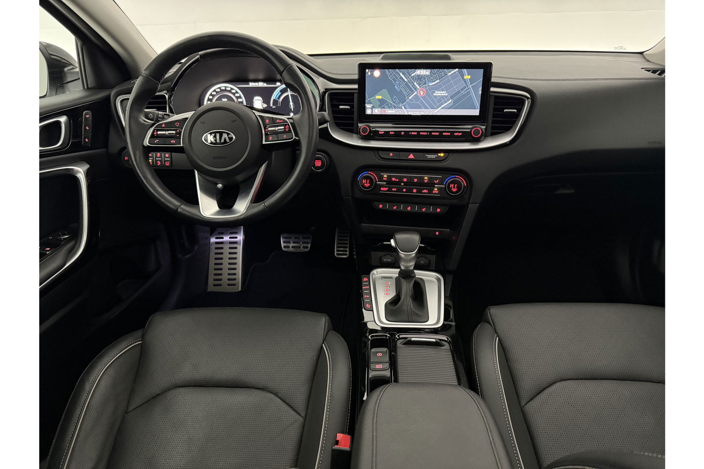 Kia Xceed 1.6 GDi PHEV ExecutiveLine 165PK Parelmoer Pano Carplay Camera LED Virtual Memory-Seats Leder 18"LMV Clima Navi PDC Stoel/Stuurverwarming
