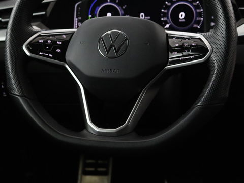Volkswagen Arteon 1.4 TSI eHybrid R-Line Business+ | Panoramadak | Trekhaak | Stoelverwarming | Matrix LED | Adaptive cruise | Leder/Alcantara | Carplay | Camera | Keyless