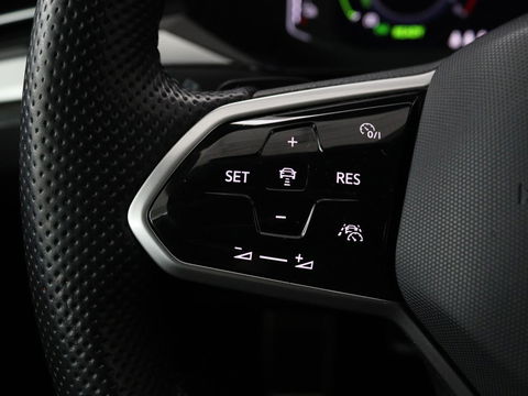 Volkswagen Arteon 1.4 TSI eHybrid R-Line Business+ | Panoramadak | Trekhaak | Stoelverwarming | Matrix LED | Adaptive cruise | Leder/Alcantara | Carplay | Camera | Keyless