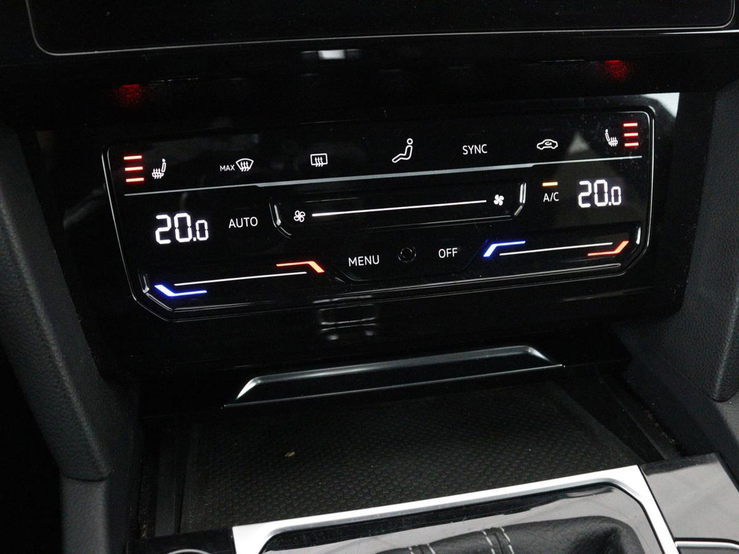 Volkswagen Arteon 1.4 TSI eHybrid R-Line Business+ | Panoramadak | Trekhaak | Stoelverwarming | Matrix LED | Adaptive cruise | Leder/Alcantara | Carplay | Camera | Keyless