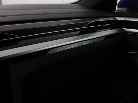 Volkswagen Arteon 1.4 TSI eHybrid R-Line Business+ | Panoramadak | Trekhaak | Stoelverwarming | Matrix LED | Adaptive cruise | Leder/Alcantara | Carplay | Camera | Keyless