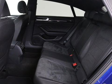 Volkswagen Arteon 1.4 TSI eHybrid R-Line Business+ | Panoramadak | Trekhaak | Stoelverwarming | Matrix LED | Adaptive cruise | Leder/Alcantara | Carplay | Camera | Keyless
