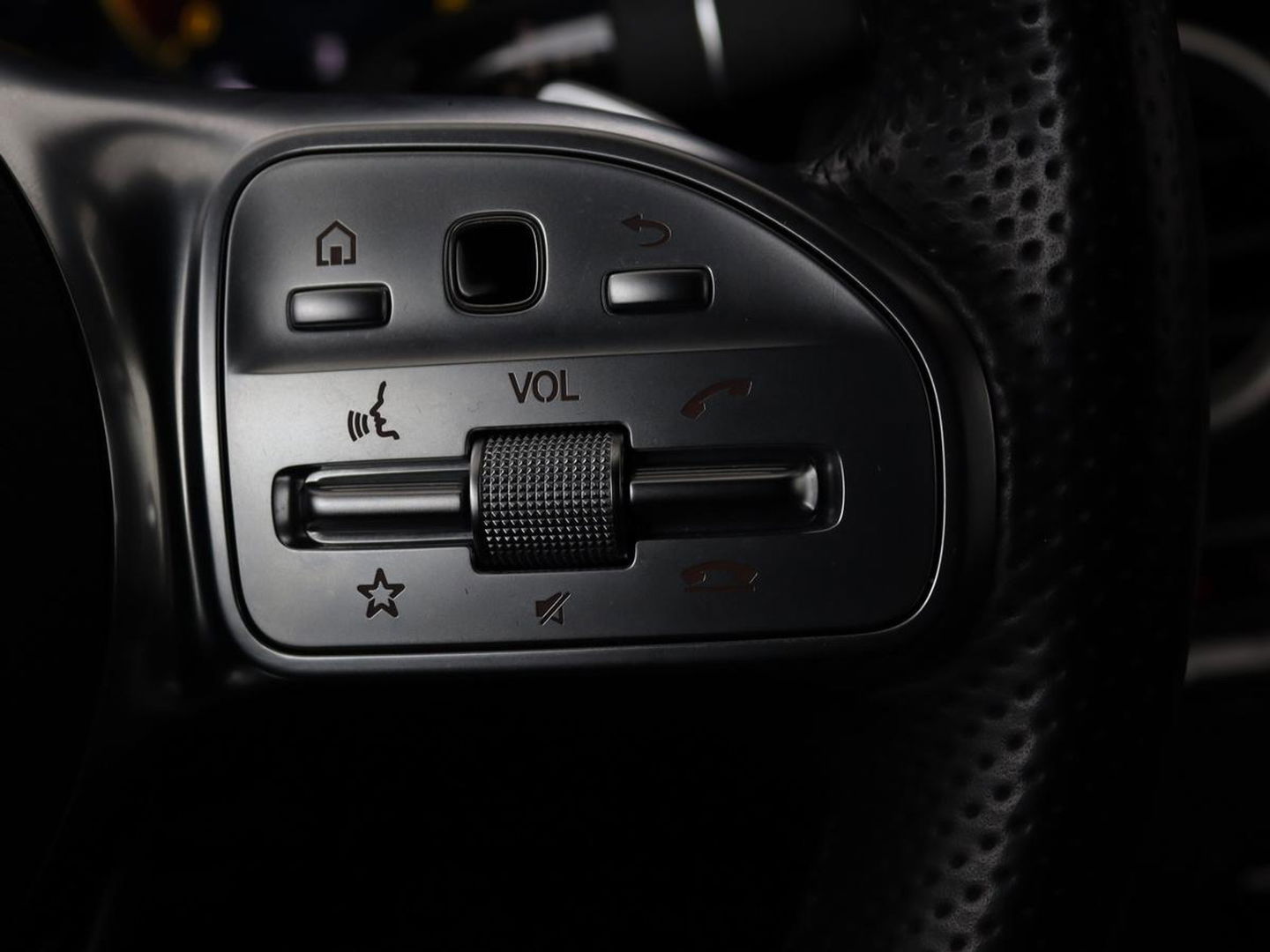 Mercedes-Benz C-Klasse 160 Business Solutions AMG | Stoelverwarming | Trekhaak | Leder/Alcantara | Camera | Navigatie | Park Assist | Full LED | Climate control