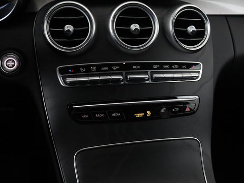 Mercedes-Benz C-Klasse 160 Business Solutions AMG | Stoelverwarming | Trekhaak | Leder/Alcantara | Camera | Navigatie | Park Assist | Full LED | Climate control