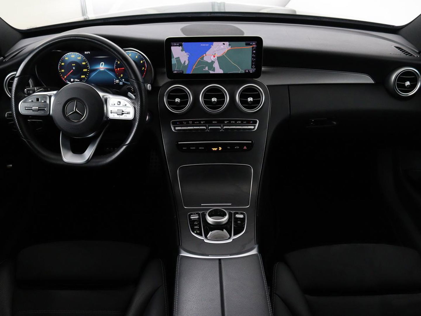 Mercedes-Benz C-Klasse 160 Business Solutions AMG | Stoelverwarming | Trekhaak | Leder/Alcantara | Camera | Navigatie | Park Assist | Full LED | Climate control