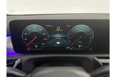Mercedes-Benz A-Klasse 250 e AMG 235PK Hybride Pano Memory Sfeerverl. LED Virtual Camera Cruise Clima Navi PDC 18"LMV
