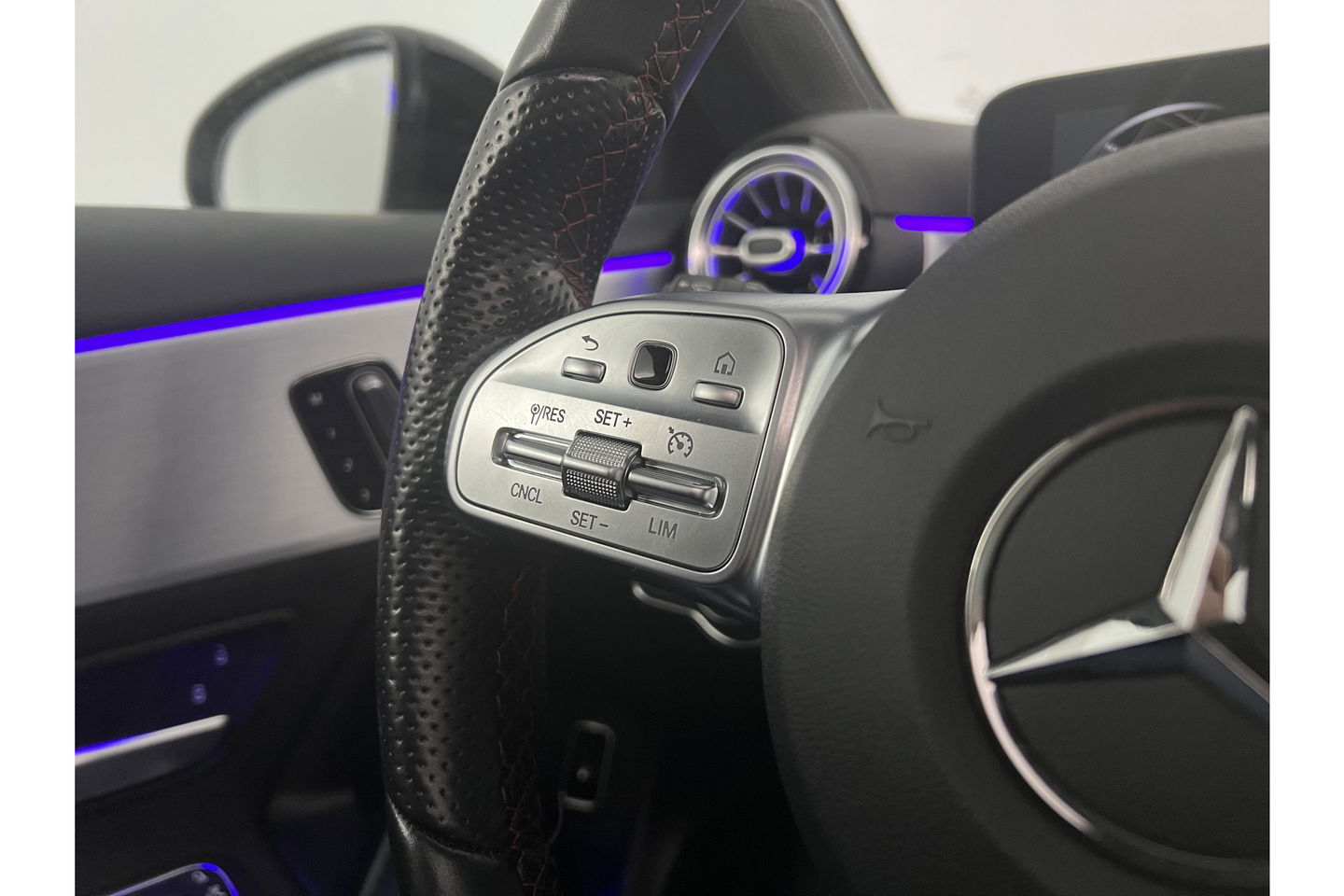 Mercedes-Benz A-Klasse 250 e AMG 235PK Hybride Pano Memory Sfeerverl. LED Virtual Camera Cruise Clima Navi PDC 18"LMV