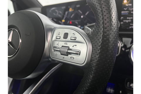 Mercedes-Benz A-Klasse 250 e AMG 235PK Hybride Pano Memory Sfeerverl. LED Virtual Camera Cruise Clima Navi PDC 18"LMV