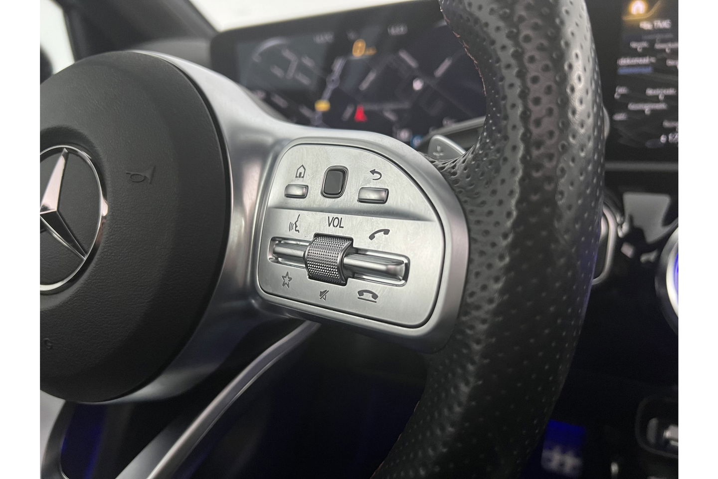 Mercedes-Benz A-Klasse 250 e AMG 235PK Hybride Pano Memory Sfeerverl. LED Virtual Camera Cruise Clima Navi PDC 18"LMV