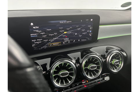 Mercedes-Benz A-Klasse 250 e AMG 235PK Hybride Pano Memory Sfeerverl. LED Virtual Camera Cruise Clima Navi PDC 18"LMV